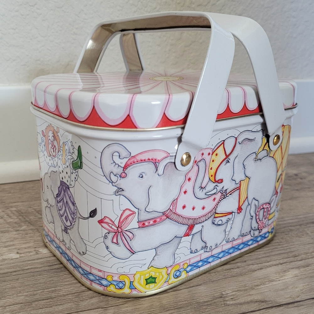 Vintage 1980’s Cara Circus Elephant Clown Metal Picnic Basket Tin Lunch Box